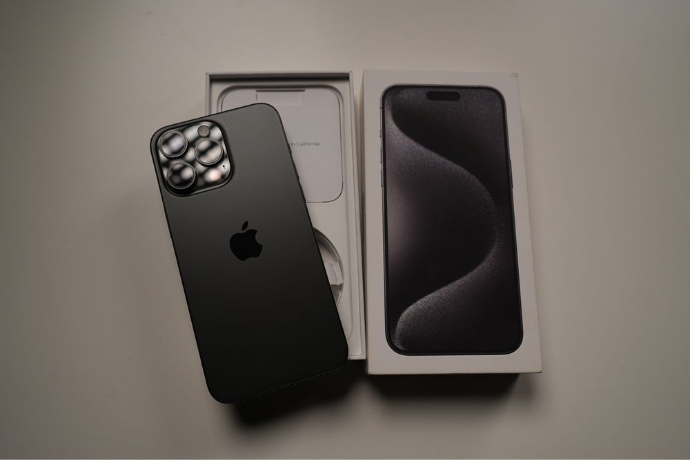 Apple iPhone 15 Pro Max, 256 GB, 5G, titan negru in stare excelenta