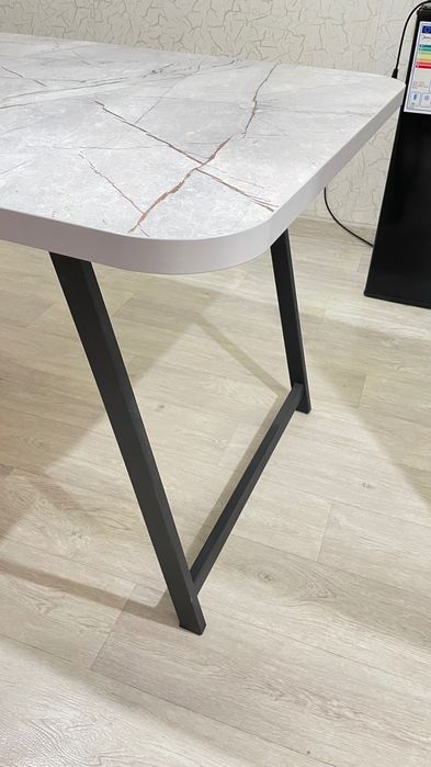 Продается обеденный кухонный стол