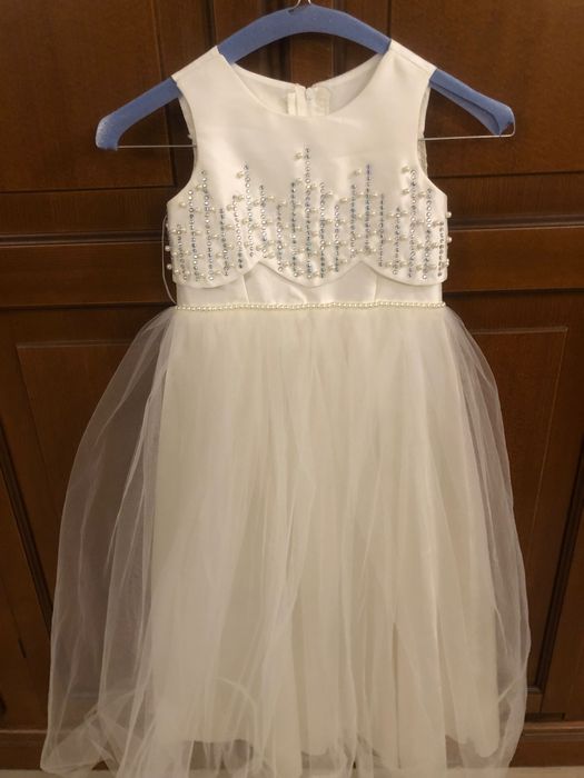 Rochita albă  printesa 5 ani ( noua fara eticheta)