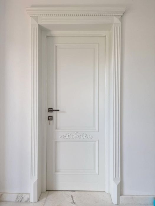 Uși la comanda din lemn masiv