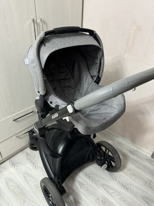 Продаётся Kidilo коляска 2в1 в отличном состоянии