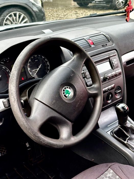 Vând Skoda Octavia II