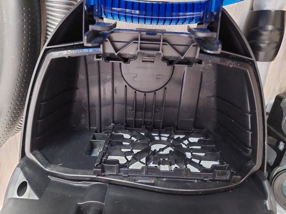 Aspirator Bosch in perfecta stare complet.