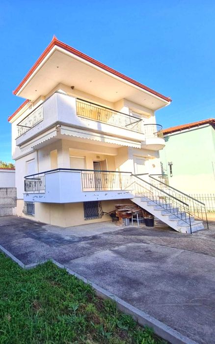 Продава 3 ет. къща с площ 165 м2 и двор 280 м2 в Аспровалта, Гърция