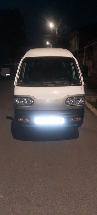 DAMAS sotiladi oq rangli