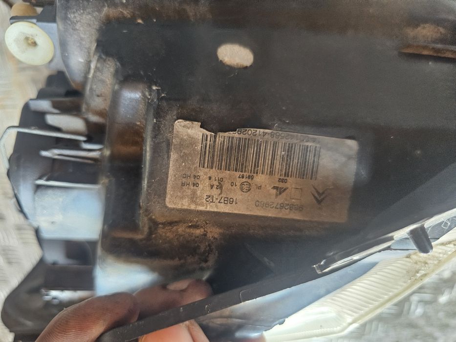 Far faruri stânga dreapta  Citroen C3 2004Hatchback 1.4 hdi