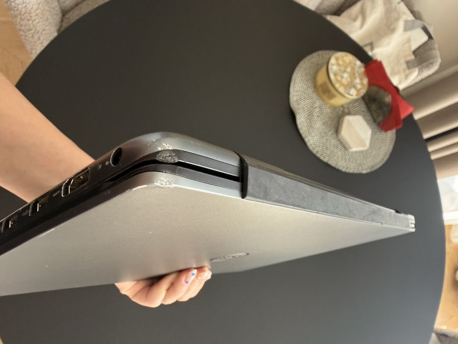 Лаптоп Dell Vostro 5490