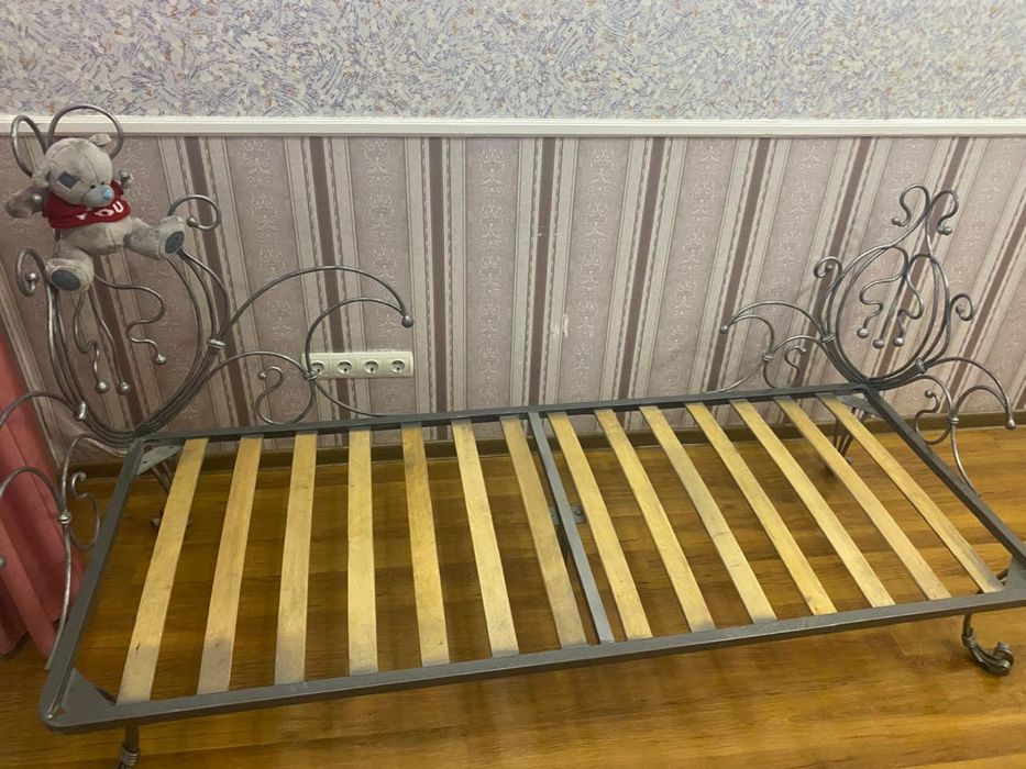 Кованая кровать с матрасом Аскона