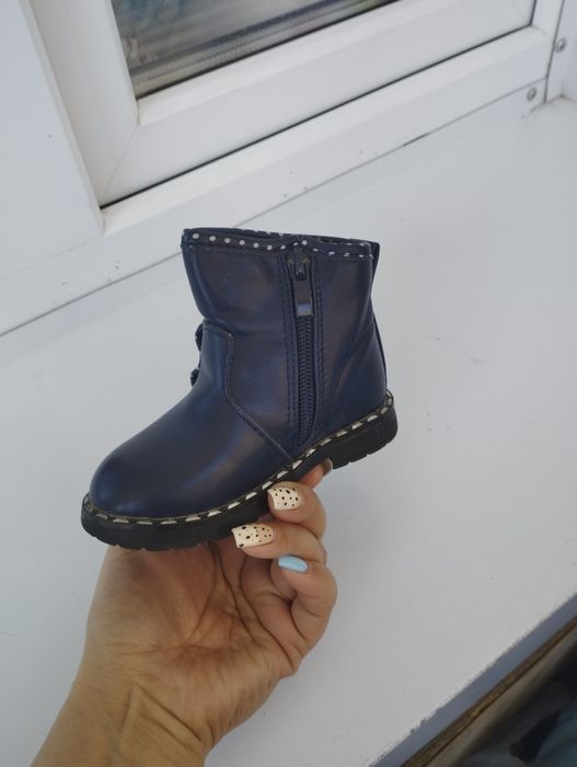 Продам ботинки весенние