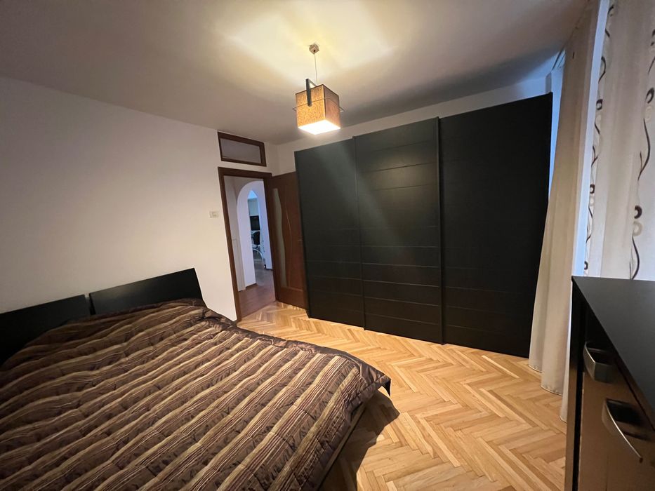Închiriez apartament str Dorobantilor 78