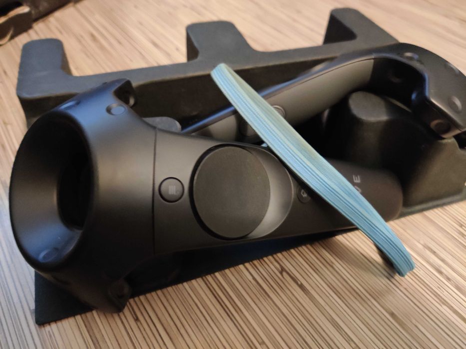 Vand HTC Vive 1 cu Deluxe Audio Strap, in cutie originala