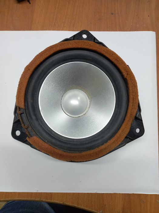 Динамики  Toyota JBL