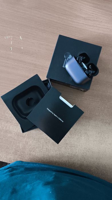 Наушник продаётся