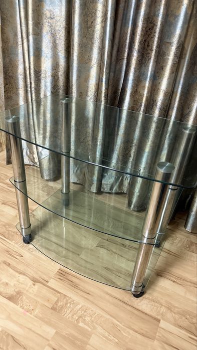 Продам столик в хорошем состоянии