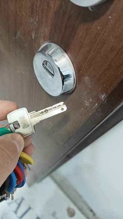 Входна врата метален обков