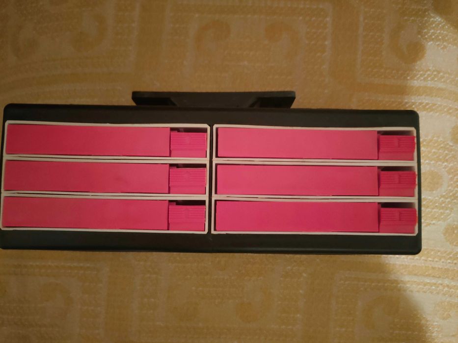 Продавам поставки за аудиокасети