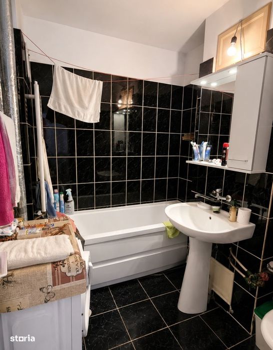 Apartament decomandat,Craiovița Nouă,centrală proprie,etaj intermediar
