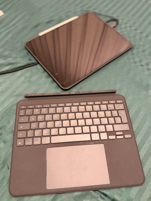 Ipad Pro 2025 13 инча, 256 GB (Wi-Fi) + Pencil Pro + Logitech клавиатура подарък