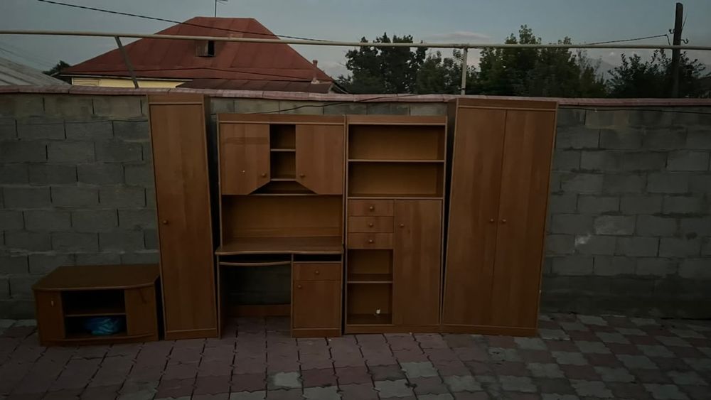 Сервант. Продам.
