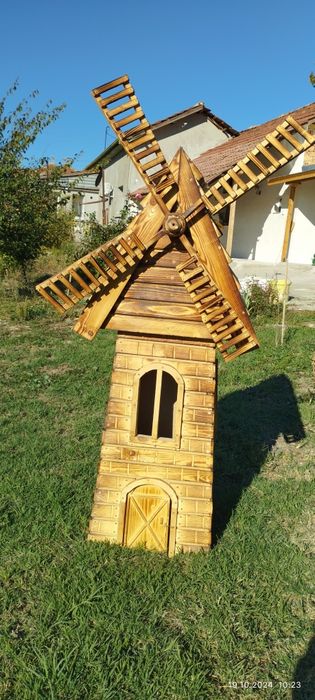 Вятърна мелница - градинска декорация