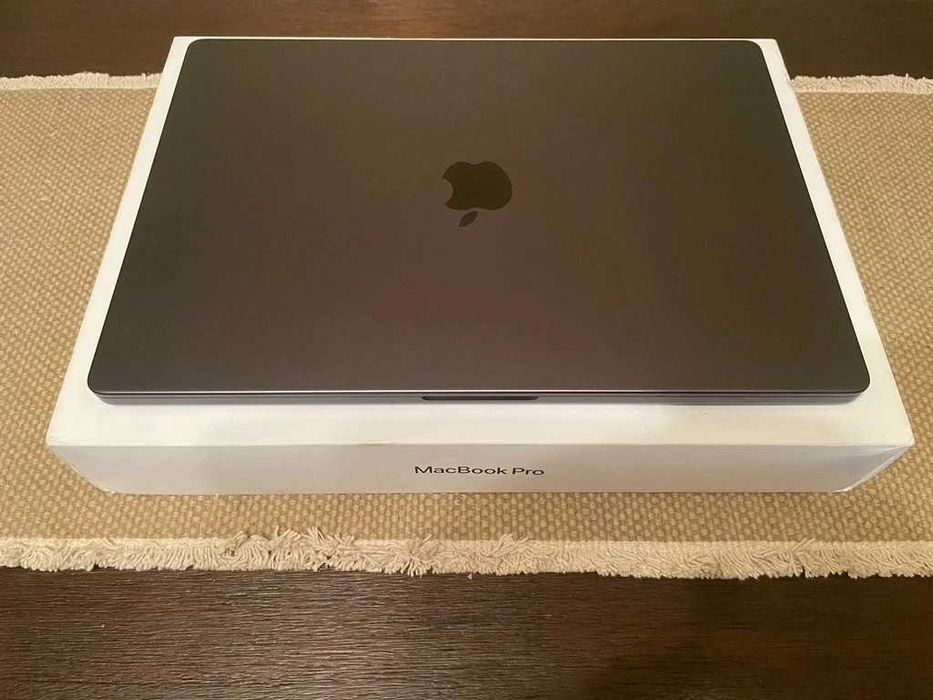 Ноутбук Macbook pro 16 m4