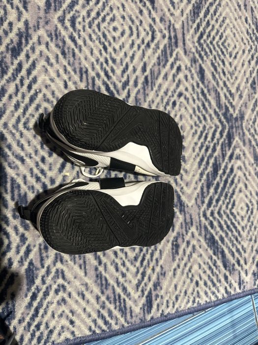 Adidasi nike marimea 34