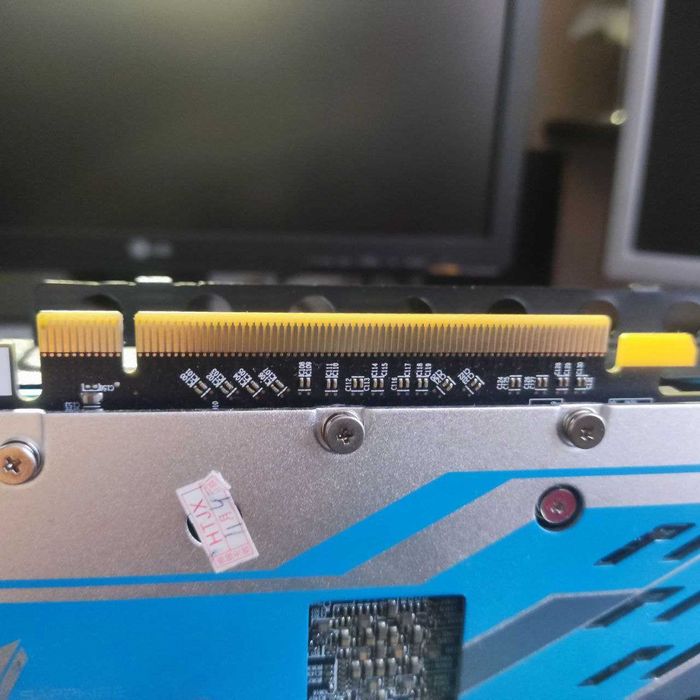 Продам видеокарту SAPPHIRE NITRO+ AMD RX590 GME 8G D5 2304SP