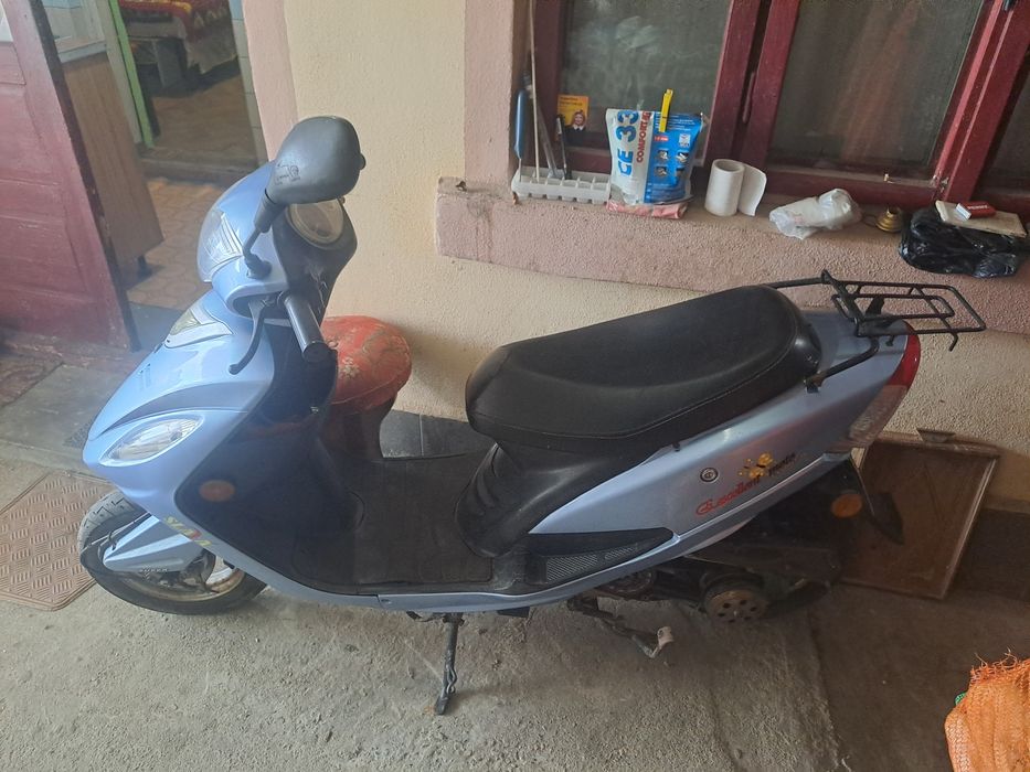 Vând scuter funcțional