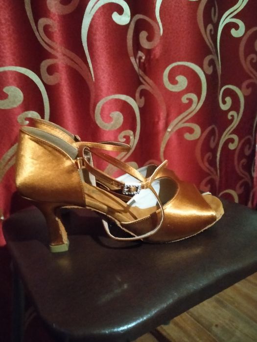 Продаю туфли для танцев