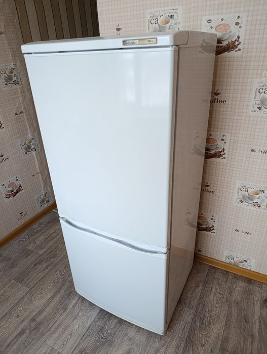 Холодильник с морозильный камерой