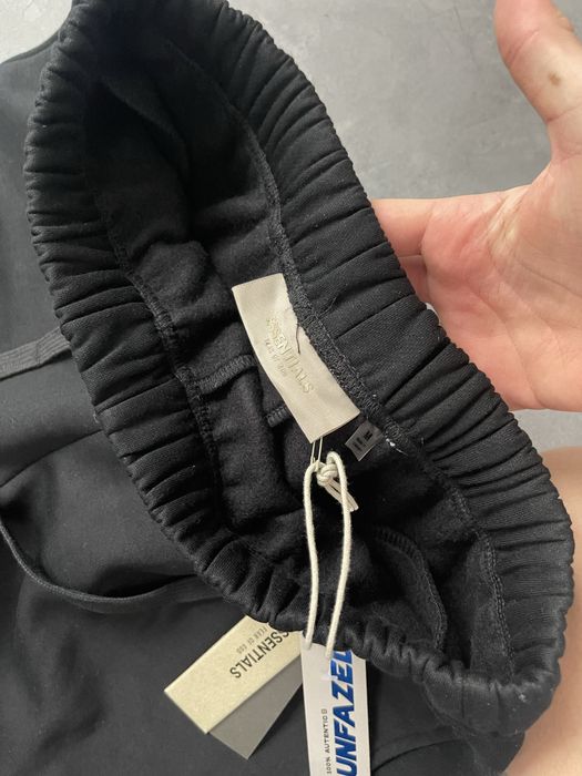 Pantaloni Essentials