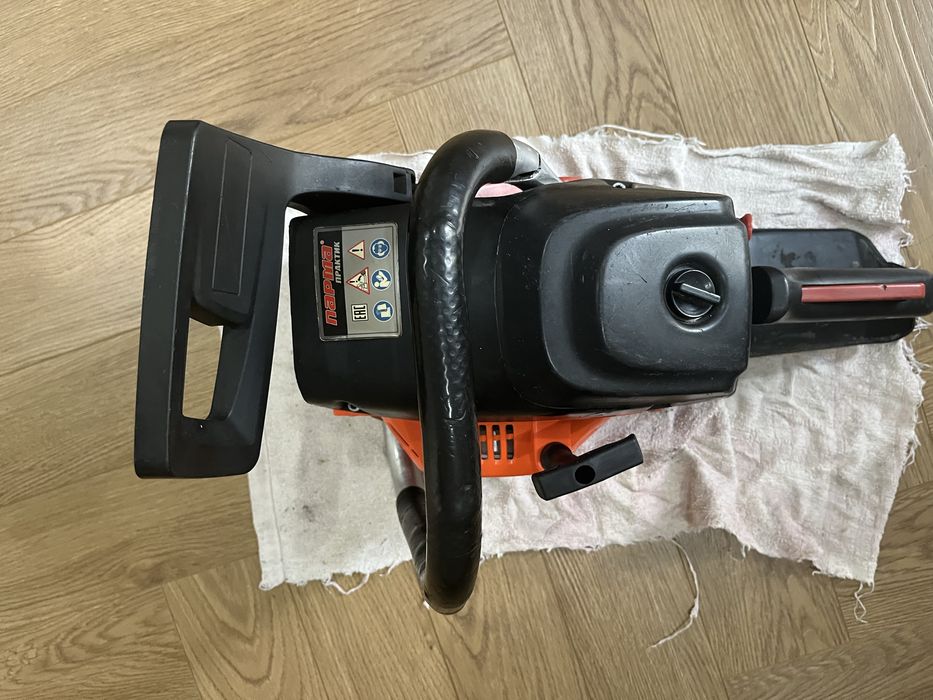 Продам бензопилу