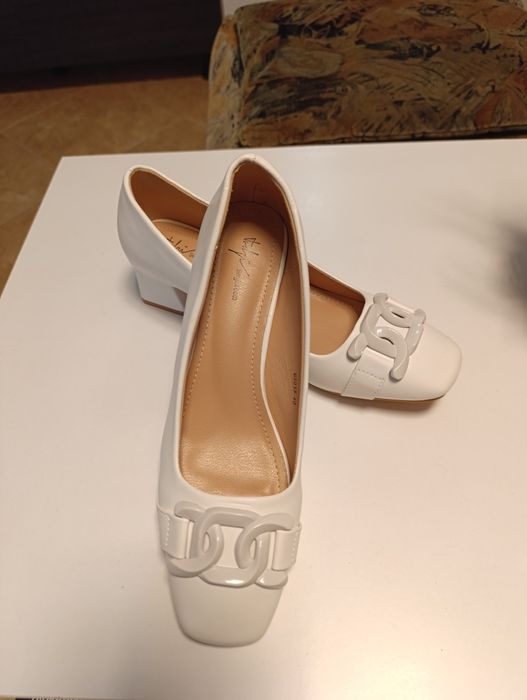 pantofi albi marimea 40