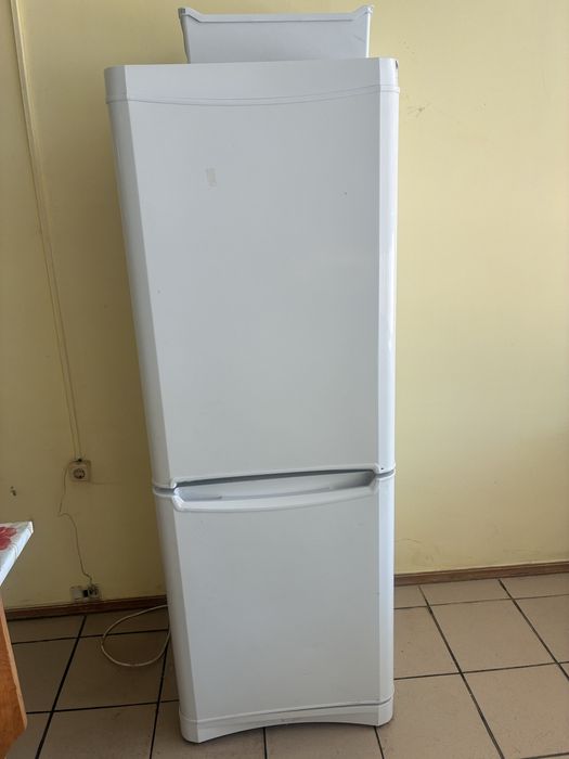 Холодильник Indesit