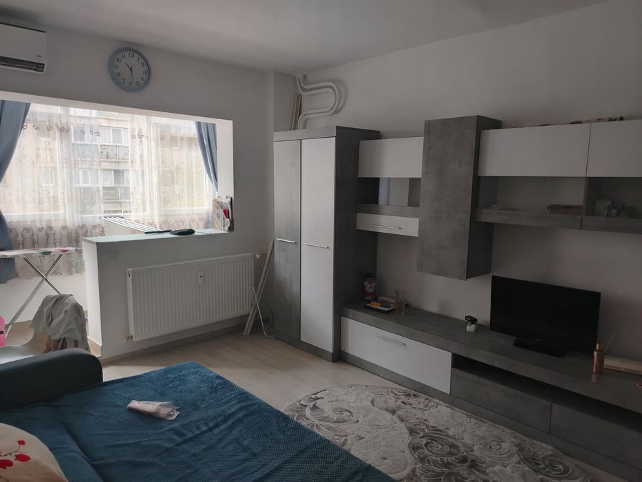 Vând garsoniera  renovata
