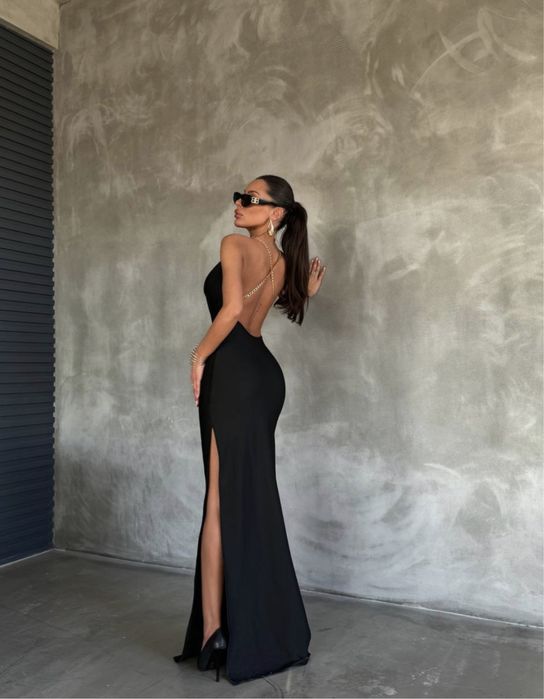 Дълга черна рокля