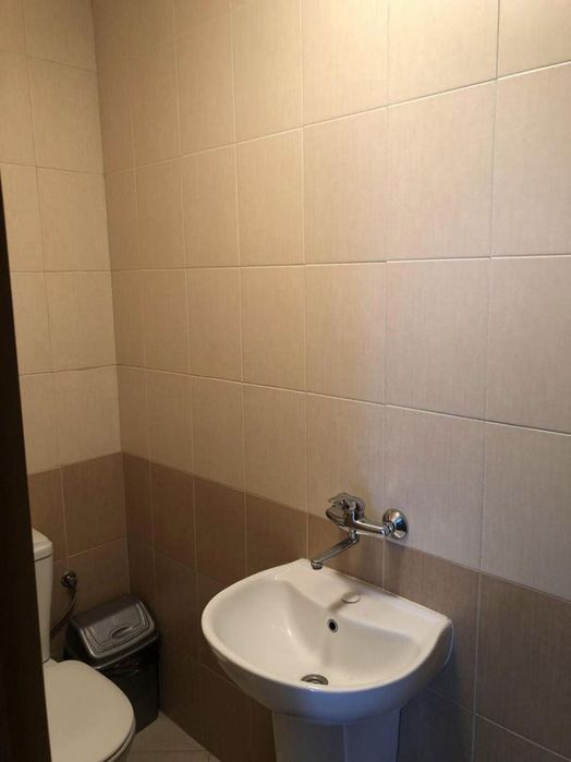 Офис, под наем в жк. Лазур