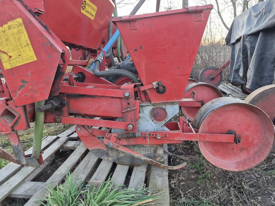 Vand semanatoare becker aeromat pentru porumb