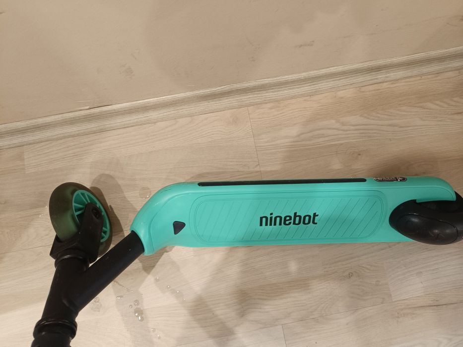 Детска електрическа тротинетка Ninebot Kick Scooter A 6 + Зарядно