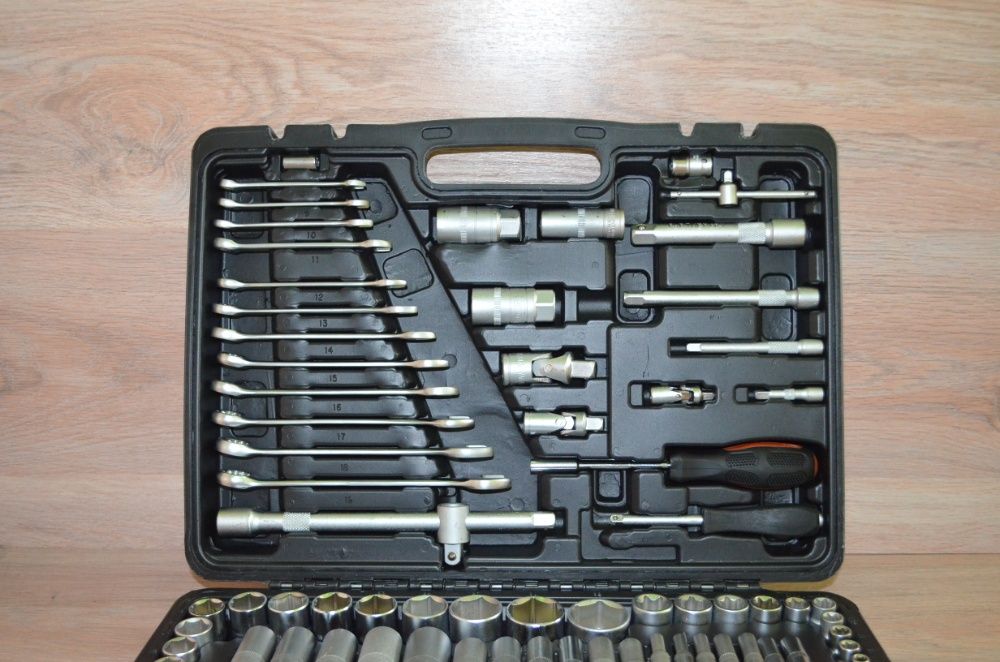 Набор ключей и инструментов Partner 218пр