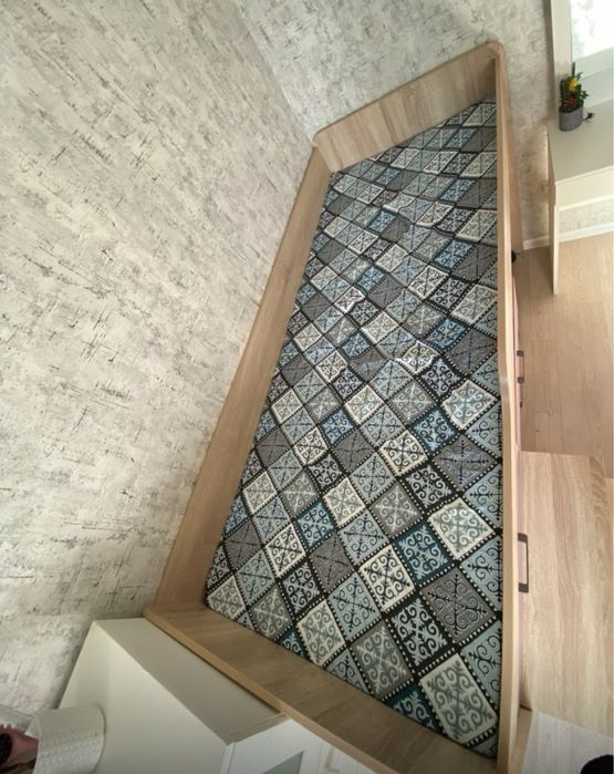 Продам подростковую кровать+матрас