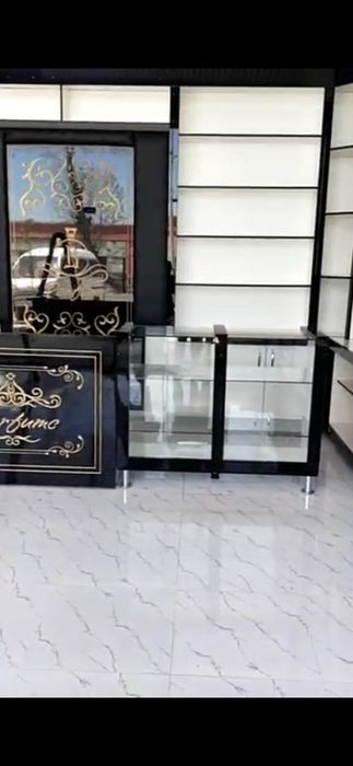 Витрина для парфюмерия