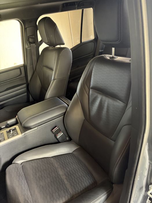 Toyota Land Cruiser 250 Primul proprietar, achizitionata noua showroom Toyota Romania.
