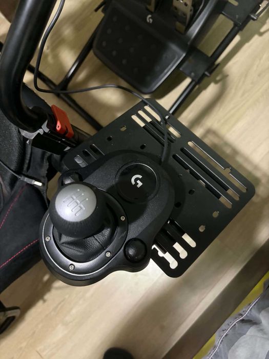 Sim Racing Logitech G923 + Stick shift + Next Level Racing GT Pro Lite