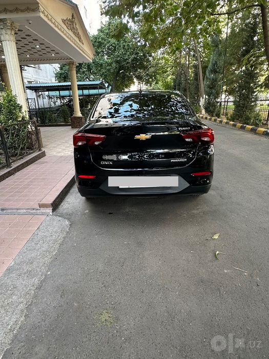 Chevrolet Onix Premier 2