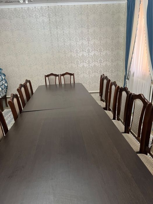 Стол стулясымен.