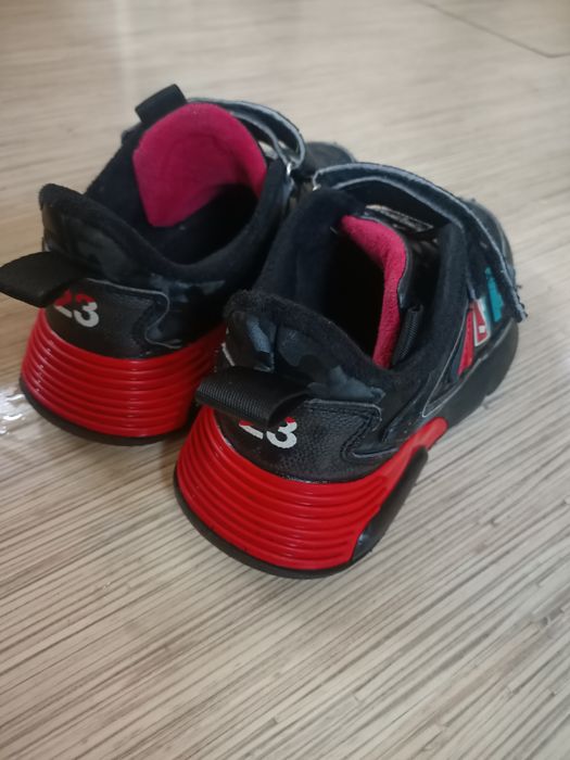 Продам кроссовки