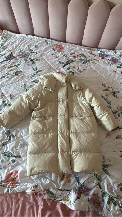 Продам пуховик zara для девочки размер 130