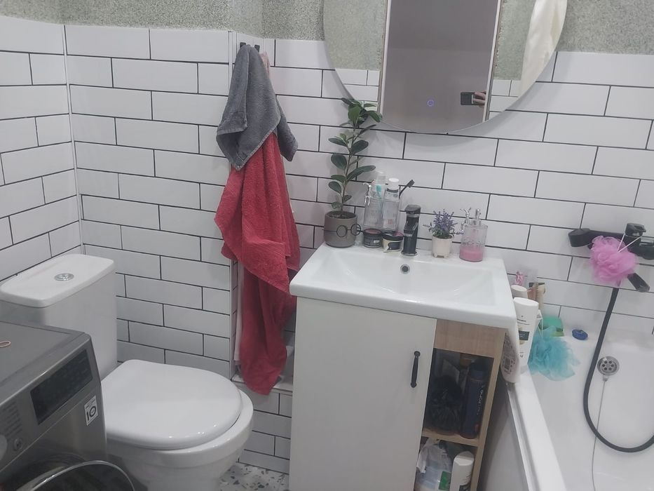 Продам 3 х квартиру центр . Достык Мол