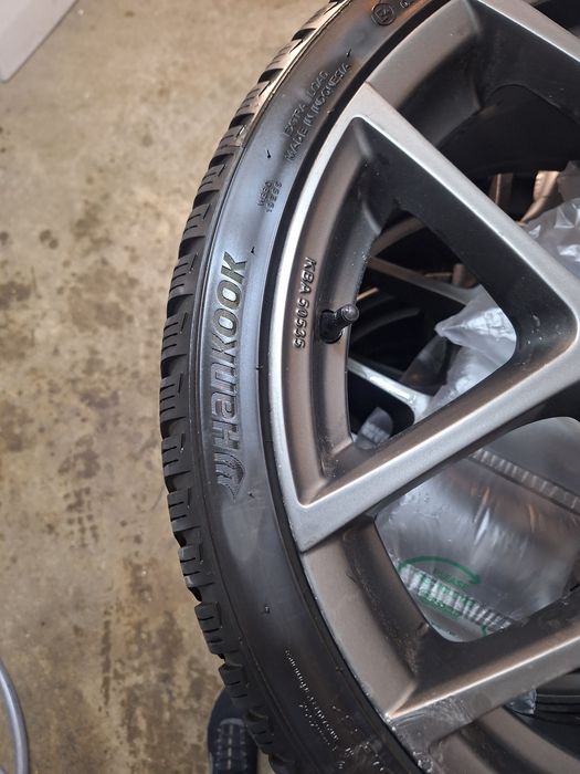 Jante Aliaj BORBET Y Black r19 cu cauciucuri Hankook.